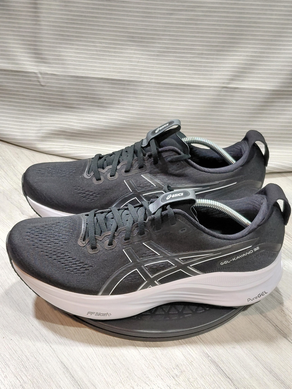 NEW ASICS Mens Gel-Kayano 32 Premium Black White Running Shoes SIZE 11.5 WIDE
